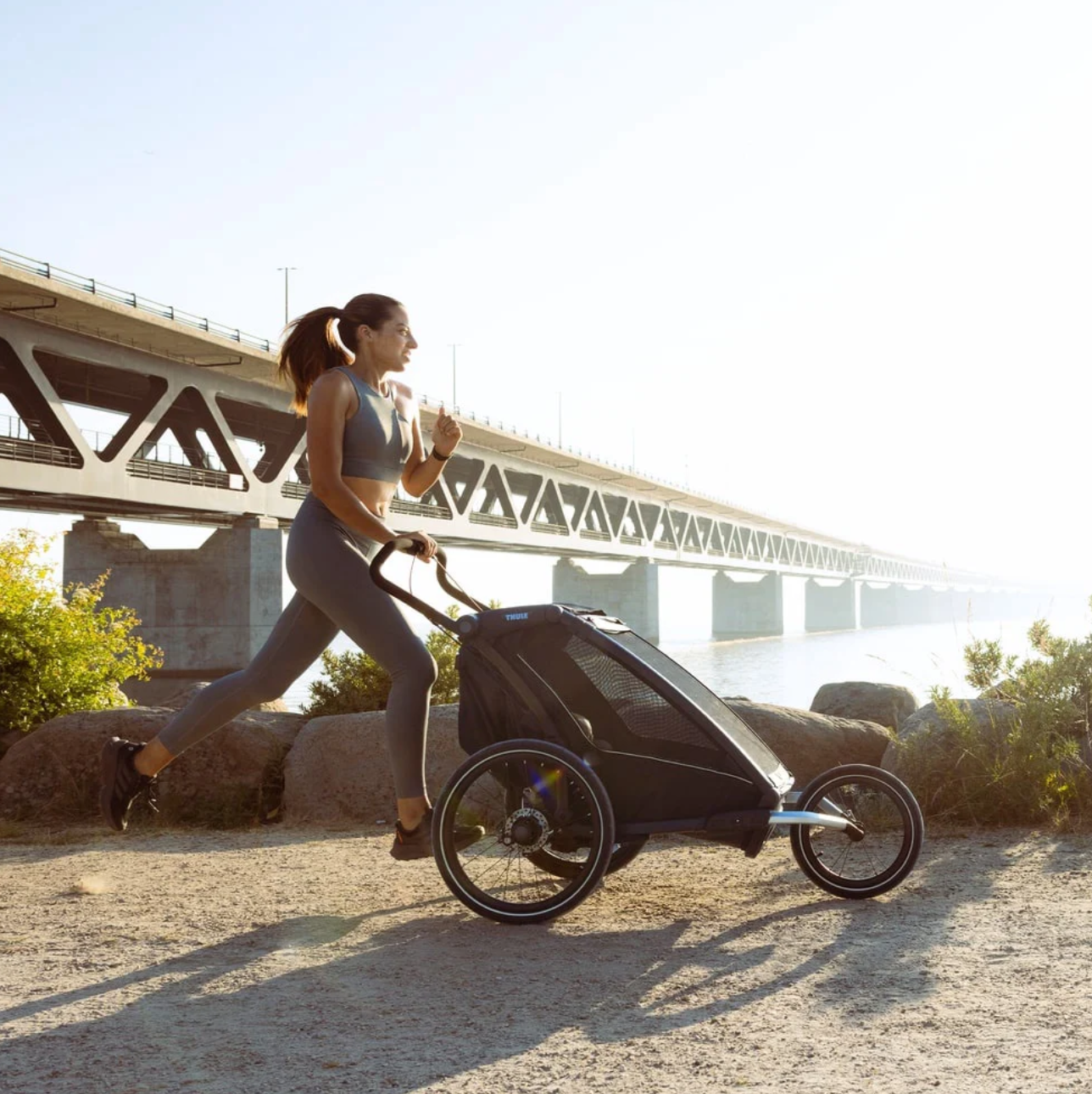 thule stroller comparison canada image lady running with stroller