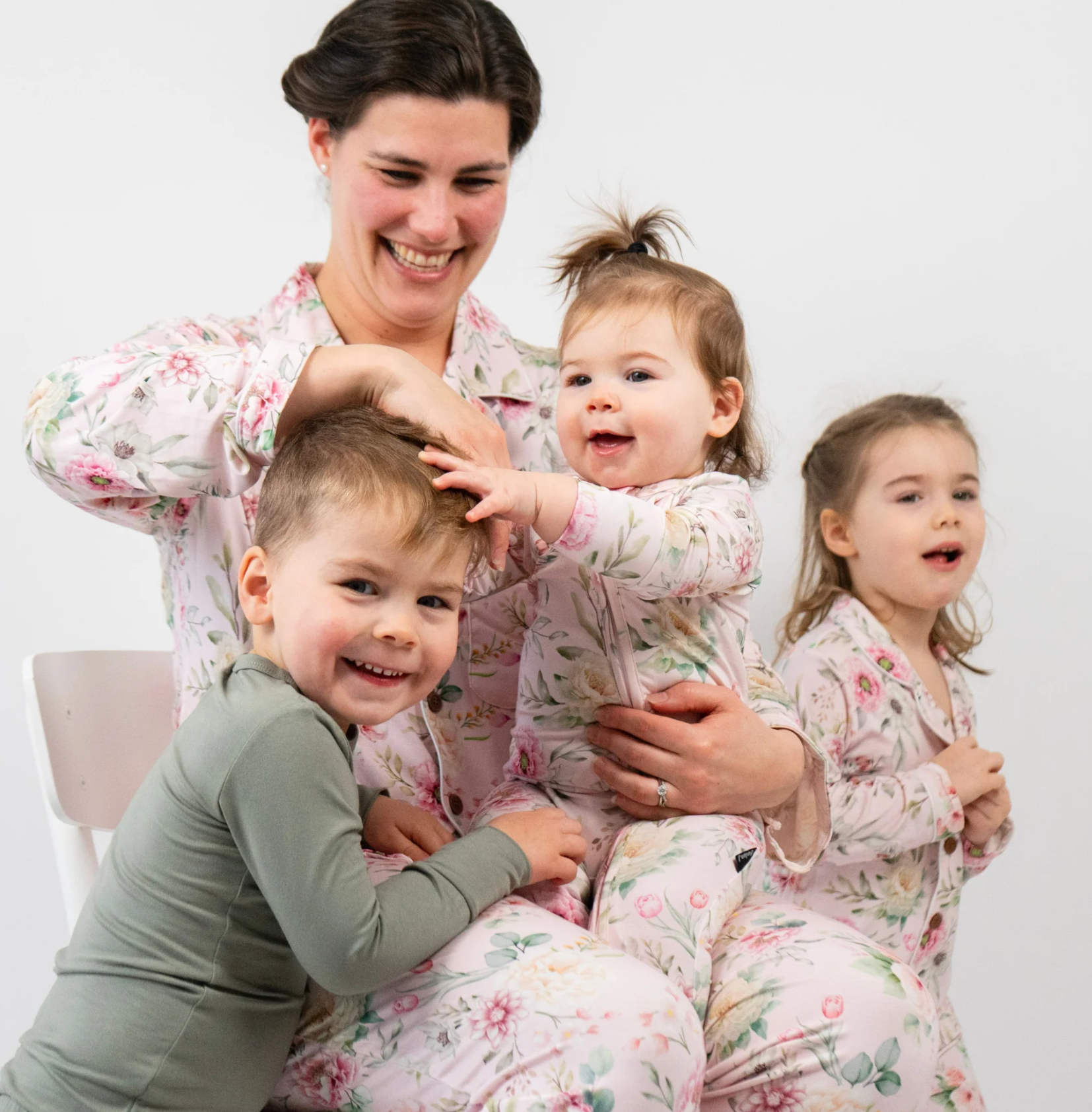 pajamas canada image of mom and 3 kids 