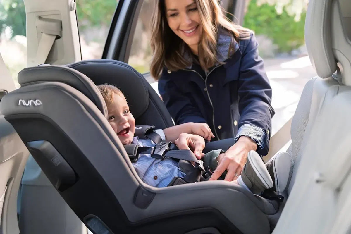 car seats canada baby sitting with mom in car