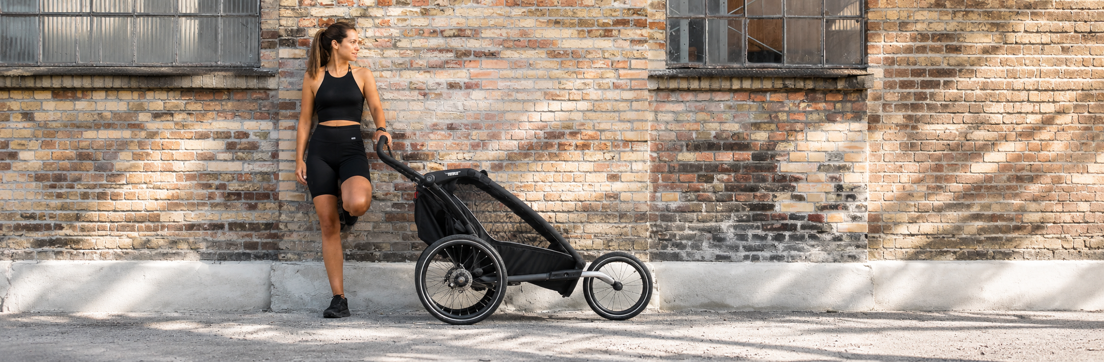 thule strollers canada lady standing with stroller