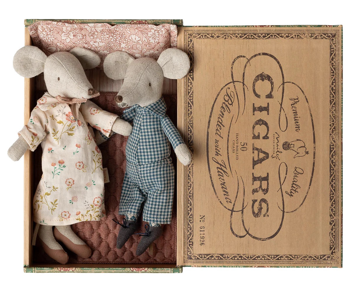 Maileg Grandma and Grandpa in Cigar Box