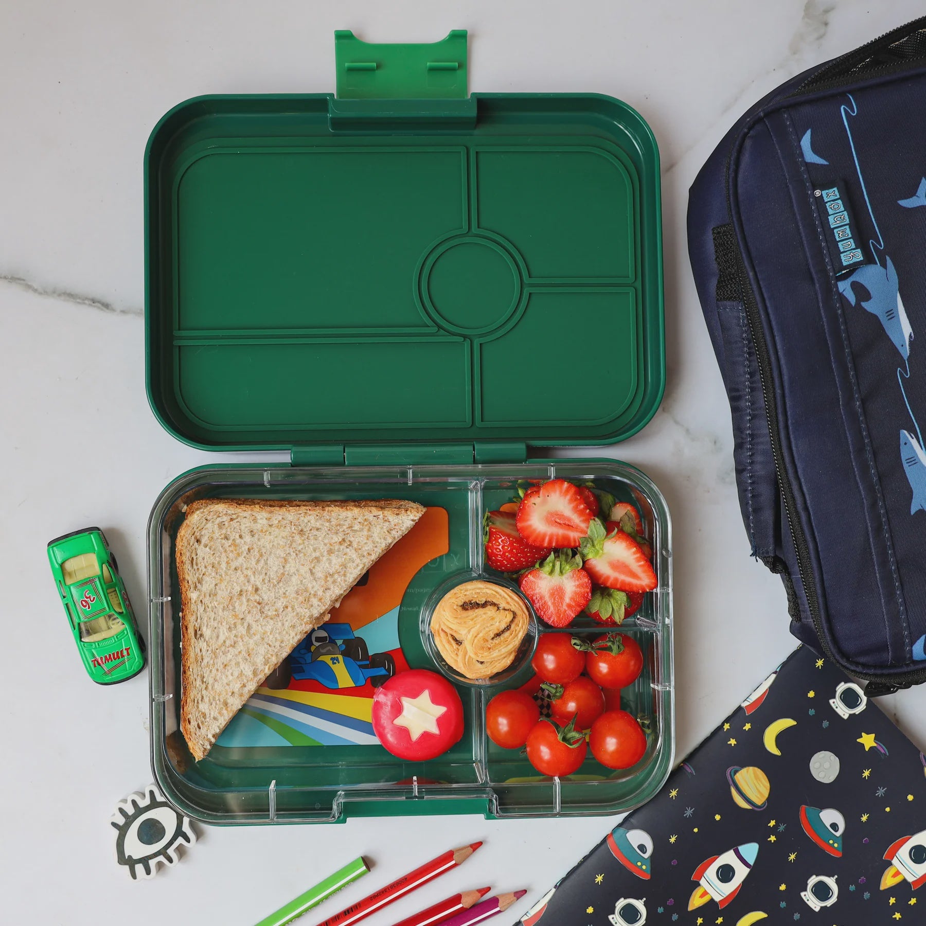 Yumbox Tapas 4 Compartments - Greenwich Green With Race Cars Tray