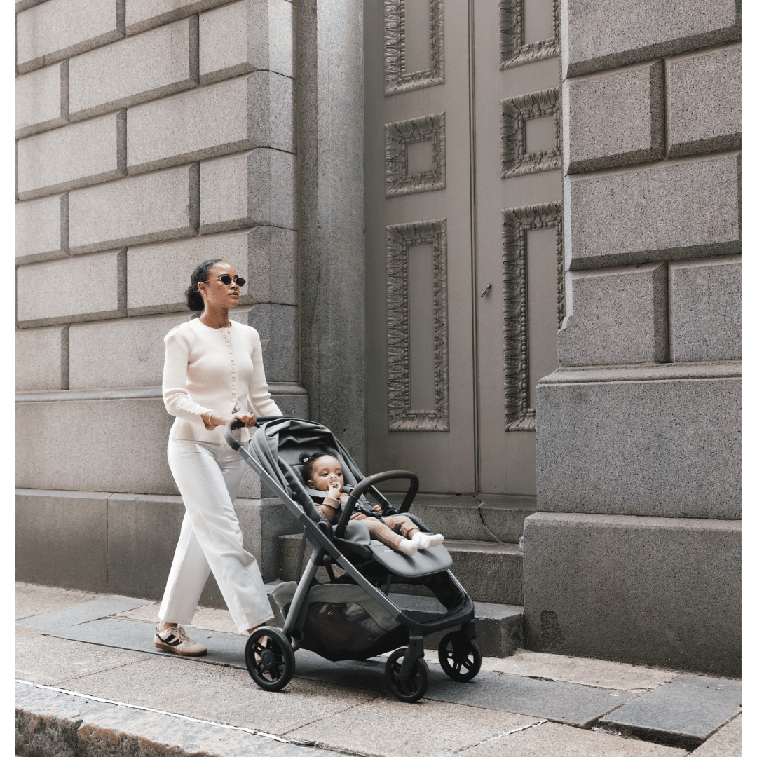 kona evelyn stroller on sidewalk