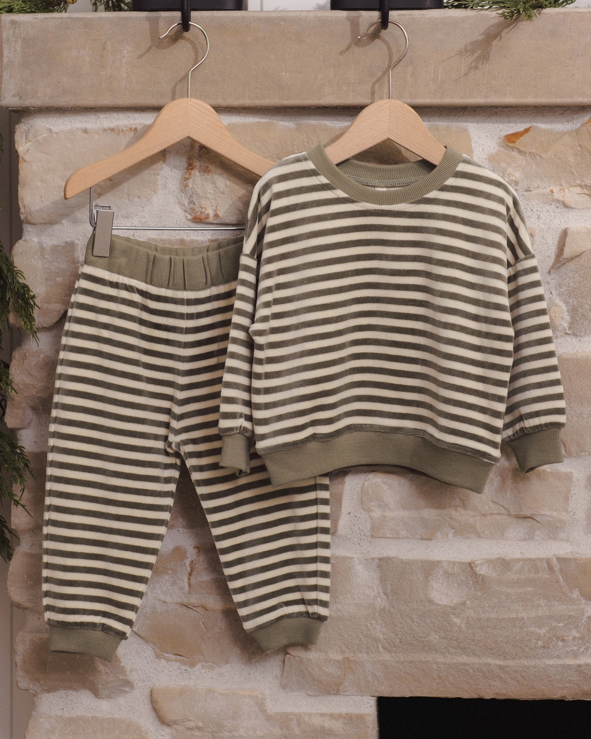 Quincy Mae Relaxed Velour Sweatpants - Spruce Stripe
