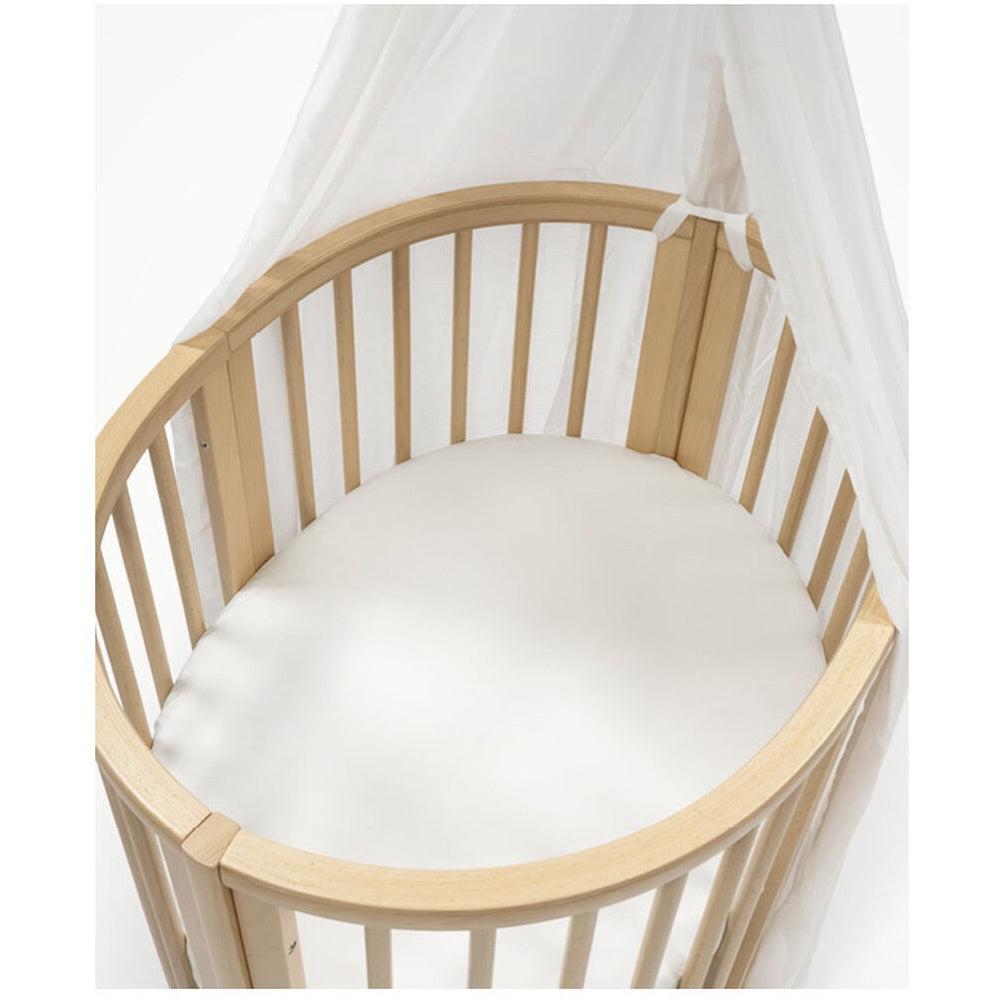 White Stokke Sleepi Mini fitted sheet on the Stokke Sleepi Mini crib