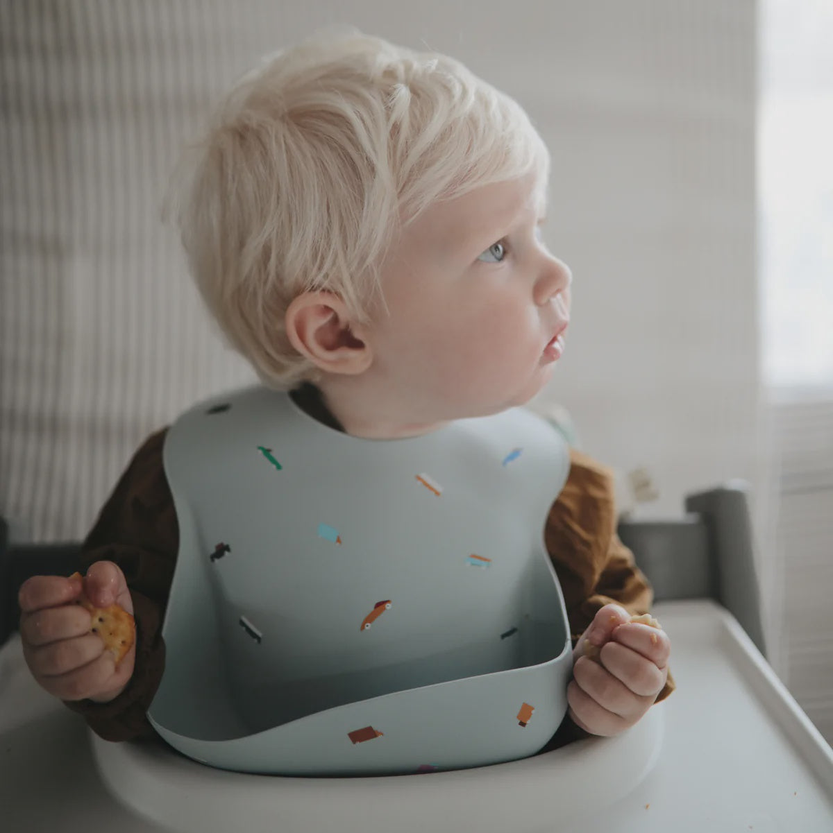 Mushie Silicone Baby Bib - Retro Car